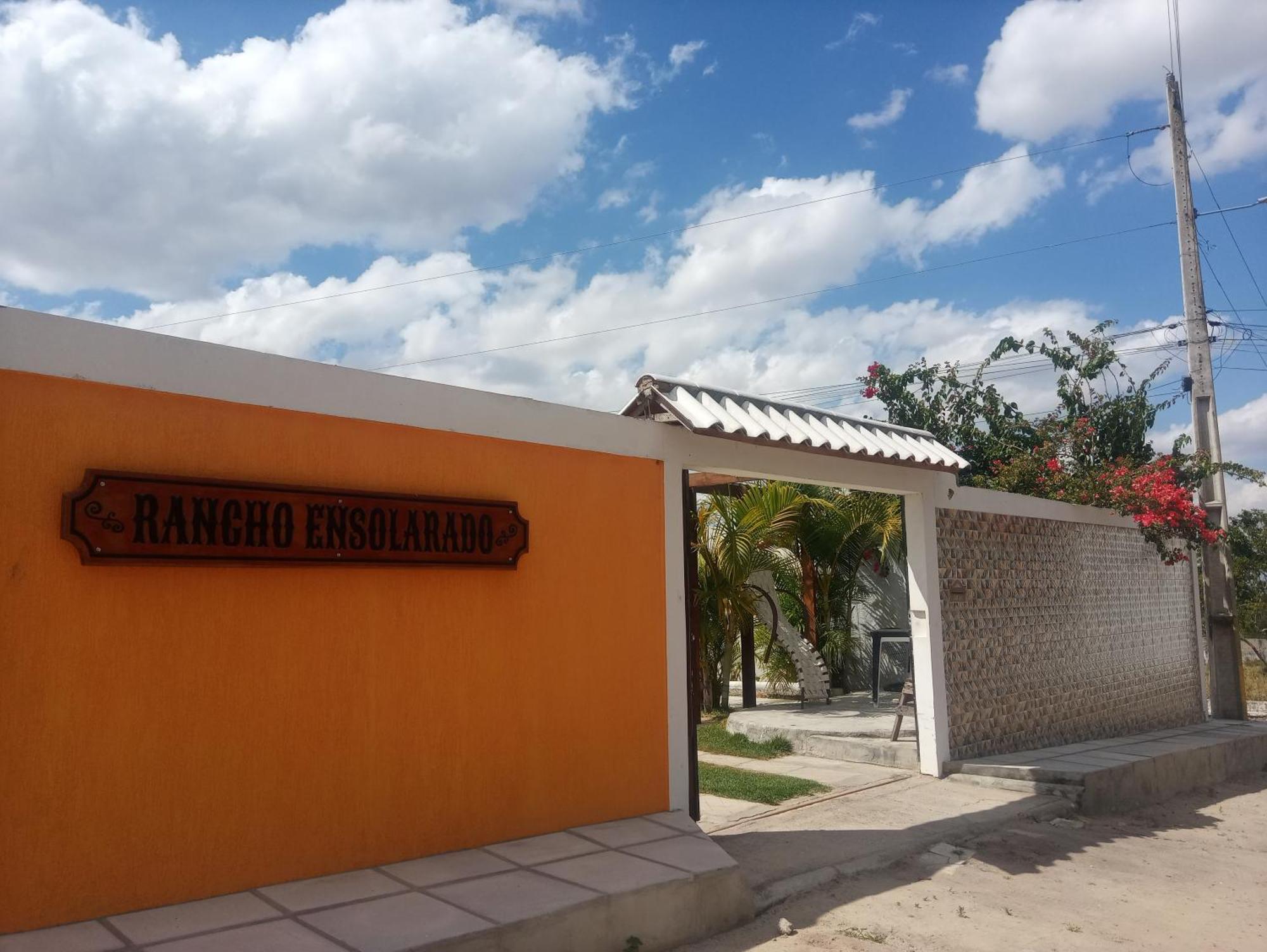 Rancho Ensolarado Com Patio Churrasqueira E Piscina